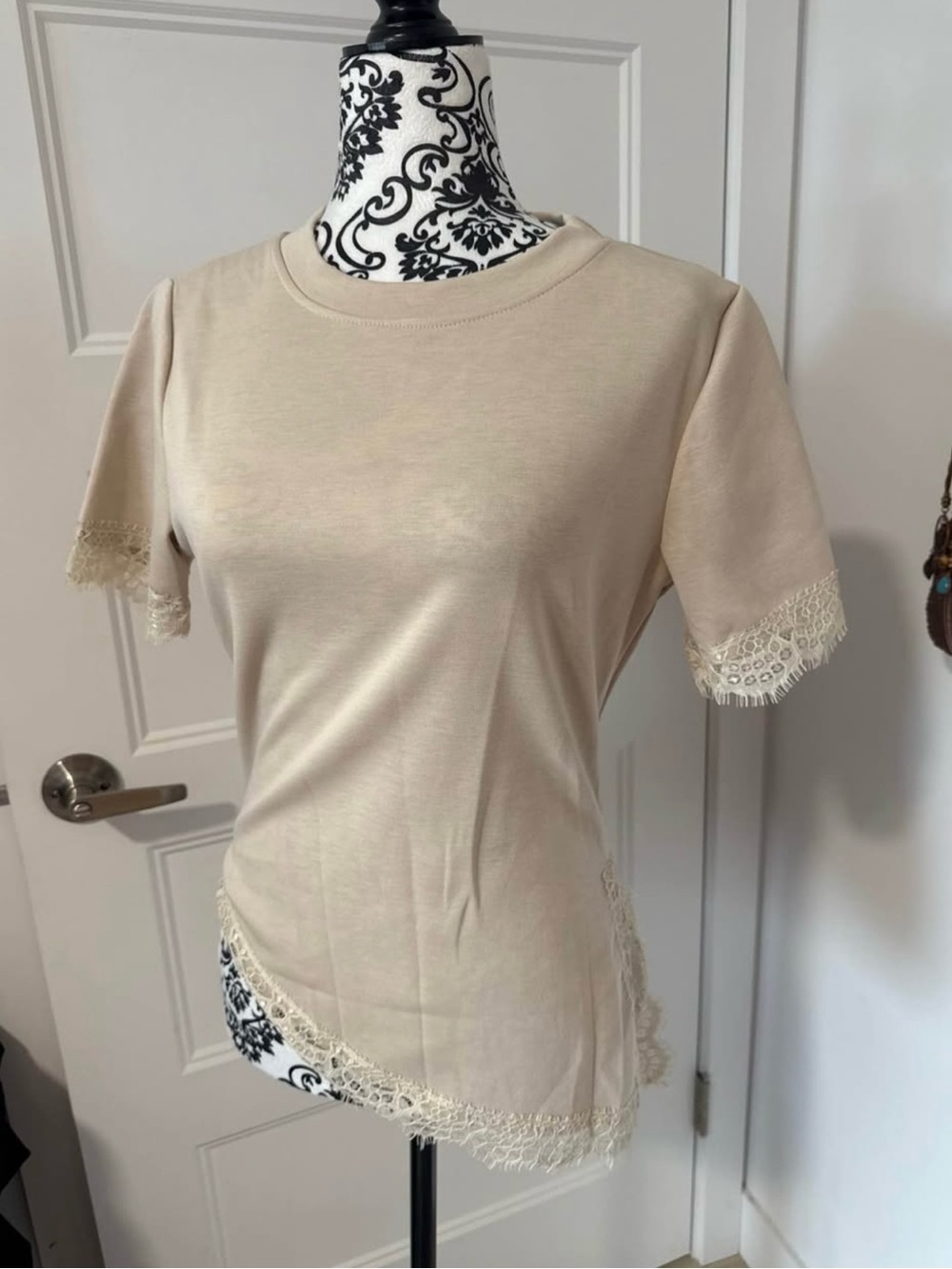 Women's Cream Lace Trim Short Sleeve Top